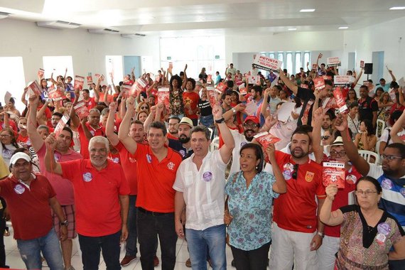 O secretário nacional de Finanças do PT, Márcio Macêdo, participou do Congresso Estadual do partido, em Sergipe; no evento, que discutiu a conjuntura política do país, o atual presidente estadual da sigla, Rogério Carvalho, foi reeleito, com 76% dos votos; para Macêdo, a etapa estadual funcionou como espaço de debate sobre o futuro do partido e do país; ele avalia que o 6º Congresso Nacional do PT será um “divisor de águas” no sentido de apresentar à sociedade os caminhos que o partido pretende trilhar para a retomada do projeto estratégico que transformou o país e para levar Lula novamente à presidência da República