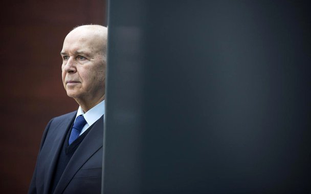 Para o professores da Universidade de Coimbra José Joaquim Gomes Canotilho (foto) e Nuno Brandão, os acordos de delação premiada firmados pelo ex-diretor da Petrobras Paulo Roberto Costa e pelo doleiro Alberto Youssef na operação Lava Jato são "ostensivamente ilegais e inconstitucionais" e, por isso, não devem ser aceitos por Portugal, sob pena de se "atentar contra a ordem pública" do Estado lusitano; reportagem do portal Conjur