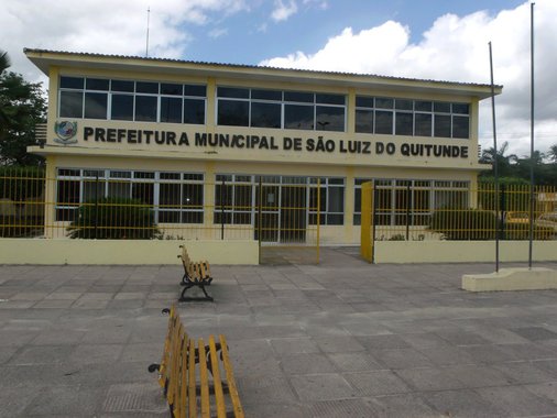 Depois de Delmiro Gouveia, União dos Palmares e Santa Luzia do Norte, a prefeitura de São Luís do Quitunde, no Litoral Norte de Alagoas, decidiu exonerar quase todos os ocupantes de cargos comissionados; decreto municipal também determina a rescisão – por prazo determinado - dos contratos celebrados entre o Município e terceiros e revoga todas as gratificações concedidas