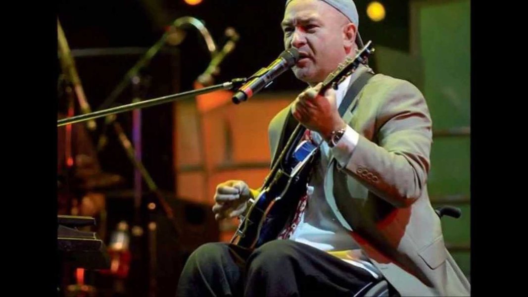 "Temos na presidência alguém que nenhum brasileiro escolheu", disse o músico, líder dos Paralamas do Sucesso; a banda lançou o disco "Sinais do Sim" no programa Fantástico, da TV Globo, neste domingo 13