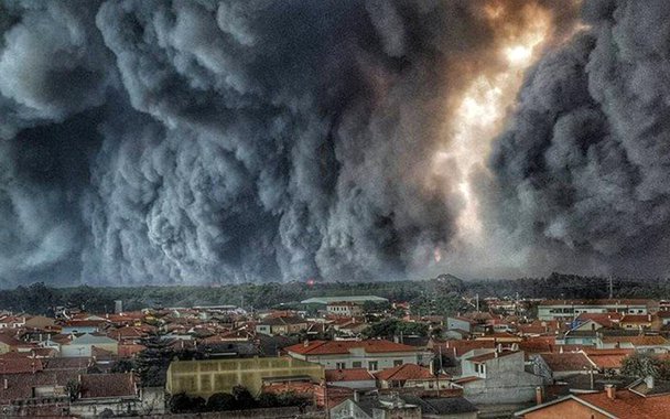 Representante da Autoridade Nacional de Proteção Civil de Portugal, Patrícia Gaspar, confirmou que a quantidade de mortes no resultado de incêndios florestais no país aumentou para 31, mais de 50 pessoas ficaram feridas; durante o último domingo (15), em Portugal foram registrados 500 focos de incêndios florestais