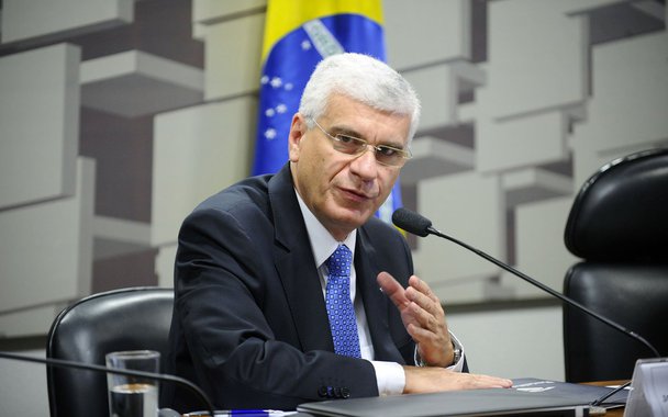"Observa-se grandes contribuintes que buscam esse comportamento que acabam influenciando negativamente a arrecadação", disse o o secretário da Receita Federal, Jorge Rachid, em audiência pública da Comissão de Assuntos Econômicos (CAE) do Senado nesta terça-feira, 9; na semana passada, uma comissão mista do Congresso Nacional aprovou parecer da Medida Provisória 766/2016, que instituiu o Programa de Regularização Tributária, espécie de Refis, com desconto nas multas e nos juros das dívidas parceladas
