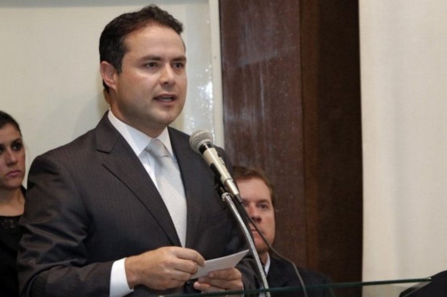 O governador Renan Filho (PMDB) sancionou uma lei que cria um projeto de prevenção e apoio às vítimas de violência doméstica em Alagoas; lei também cria o projeto ‘Quebrando o Silêncio’, que tem como objetivo conscientizar a população sobre a importância no combate contra esse tipo de violência, orientando famílias, pais, alunos e educadores sobre o tema