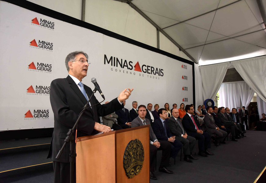 O governador de Minas, Fernando Pimentel, participou, no Palácio da Liberdade, em Belo Horizonte, do lançamento do Portal do Produtor, iniciativa que vai facilitar a vida de produtores rurais mineiros, gerando economia de tempo e dinheiro para o setor; a ferramenta marca as comemorações dos 25 anos do Instituto Mineiro de Agropecuária (IMA); segundo o governo, o portal permitirá que cerca de 330 mil produtores rurais tenham acesso a pelo menos 10 tipos de serviços de forma online, evitando o deslocamento até uma unidade do Instituto