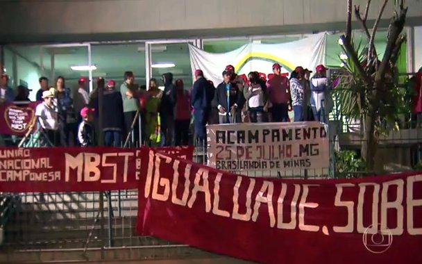 Os participantes da mobilização pedem uma alternativa para a invasão das fazendas Brejão e Tapera, na cidade de Brasilândia de Minas