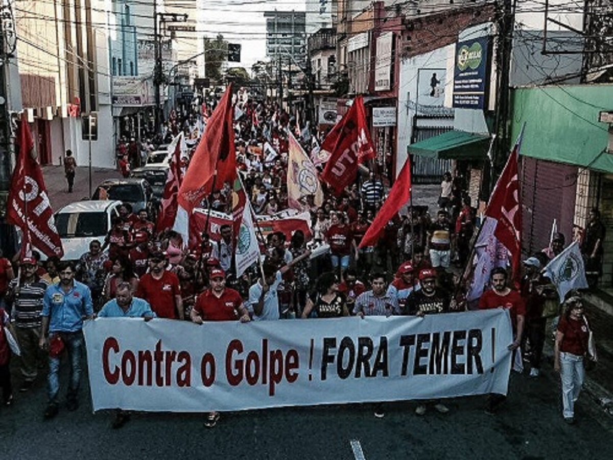 O dia hoje deverá ser marcado por manifestações, em todo o Brasil, contra o governo de Michel Temer e as propostas que retiram direitos dos trabalhadores. No Ceará, haverá mobilização em diversos municípios do interior e na capital. Em Fortaleza, o ato está marcado para as 15 horas, com concentração na Praça da Bandeira, em frente à Faculdade de Direito da UFC. A atividade está sendo considerada como preparação para a greve geral, marcada para o próximo mês de abril