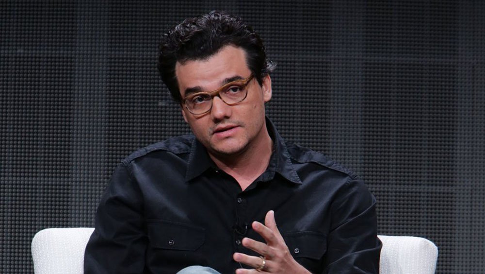O ator e Wagner Moura divulgou vídeo em que pede resistência contra a portaria do Ministério do Trabalho que permite a volta do trabalho escravo no Brasil, como contrapartida de Michel Temer à bancada ruralista para se salvar da denúncia de organização criminosa e obstrução da Justiça que tramita na Câmara; "Nós tínhamos a definição de trabalho escravo das mais modernas do mundo e isso está sendo destruído pelo governo Temer, sob pressão da bancada ruralista", disse Moura; "A situação é muito, muito grave e nos resta resistir e trabalhar para que esta portaria covarde, cruel e absurda seja revogada" 