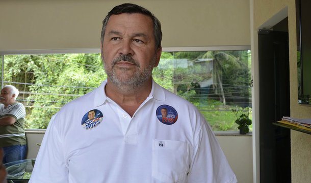 O ex-prefeito do município baiano de Nazaré, Milton Rabelo de Almeida Júnior (PTN), foi multado pelo Tribunal de Contas dos Municípios (TCM) duas vezes na mesma semana; no julgamento ocorrido no dia 19 ele foi condenado a ressarcir aos cofres municipais o equivalente ao montante de diárias concedidas indevidamente, R$ 148.860,00, além de multa de R$ 3 mil; no dia seguinte o ex-prefeito baiano também foi multado em R$ 10 mil por abertura de licitações sem respeitar as normas contidas na legislação