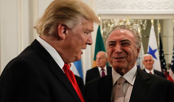 Michel Temer participou na noite desta segunda-feira (18) de um jantar com o presidente dos Estados Unidos, Donald Trump. Outros líderes latino-americanos, como os presidentes de Colômbia e Panamá, também foram convidados; Temer não falou à imprensa ao chegar ao hotel onde acontece o jantar