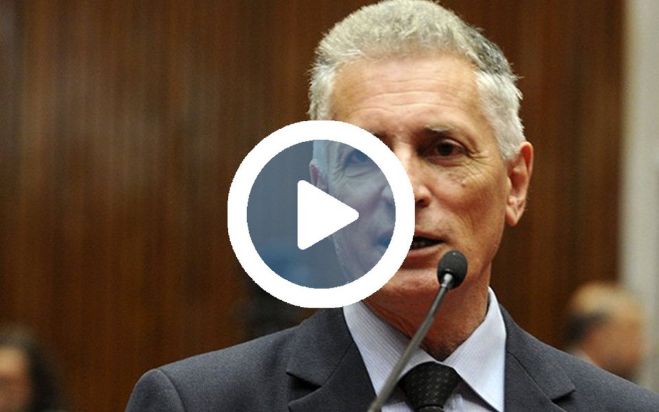 Deputado estadual Rogerio Correia (PT-MG) enaltece a gravidade da denúncia contra Michel Temer e contra o senador Aécio Neves (PSDB-MG), "principal responsável pelo golpe no Brasil", e diz que "a crise política no Brasil chegou ao extremo"; ele pede eleições diretas, para que o substituto de Temer seja escolhido pelo povo; assista