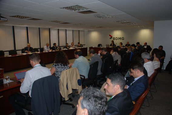 O Comitê Interfederativo (CIF) manteve a multa aplicada à empresa Samarco pelo descumprimento do Termo de Transação e Ajustamento de Conduta (TTAC) que determinava a limpeza da represa da Hidrelétrica Risoleta Neves, atingida pelos rejeitos que vazaram da barragem de Fundão, na cidade de Mariana em novembro de 2015; fica fixado o valor de R$ 1 milhão, mais R$ 50 mil diários pelo descumprimento