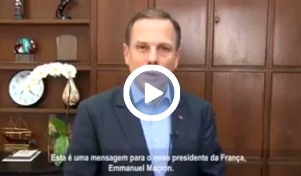 "Circula nas redes um vídeo que João Doria, em francês, saúda a vitória de Emmanuel Macron nas eleições francesas. A troco de quê? De mostrar à patuleia como ele é chique, por falar francês", diz o jornalista Fernando Brito sobre a pataquada do prefeito paulistano; "Aliás, ele mostra o que convém, a cada momento, pois é – segundo seu companheiro de PSDB Alberto Goldman – 'um cidadão totalmente desprovido de escrúpulos'"