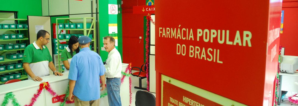 O Ministério da Saúde no Diário Oficial da União publicou uma portaria que desabilita 10 municípios gaúchos do Programa Farmácia Popular do Brasil; a medida é para cortar gastos, porque o custo da manutenção da estrutura representava mais que o valor despendido com os medicamentos; entre as cidades gaúchas atingidas pela medida, estão Bagé, Gravataí, Passo Fundo e Uruguaiana
 