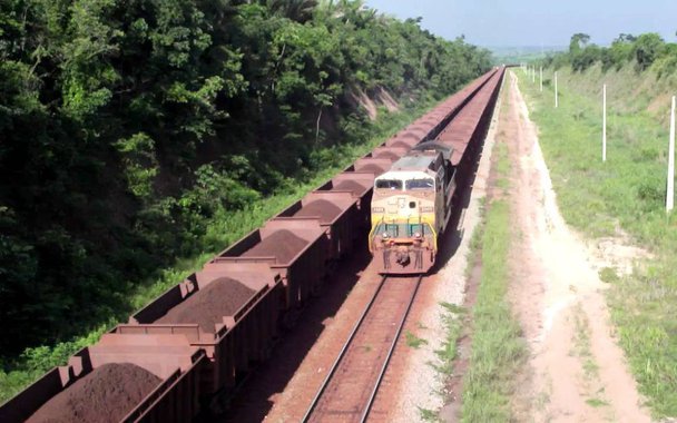 O MPF encaminhou à ANTT, no último dia 20, recomendação sobre a análise do pedido da Vale de prorrogação antecipada do contrato de concessão da ferrovia Carajás; de acordo com o MPF, as prorrogações antecipadas devem ser precedidas do cumprimento das exigências legais e da vantajosidade da medida em comparação a um novo processo licitatório; segundo o MPF, foram encontrados diversos problemas quanto ao modelo de regulação vigente e à execução dos referidos contratos de concessão, tais como: desativação/abandono de trechos ferroviários; lesão ao patrimônio público (bens, histórico e cultural); falhas operacionais e acidentes