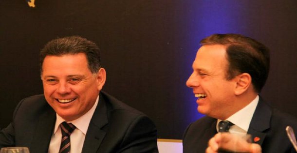 O prefeito de São Paulo, João Doria, afirmou na quinta-feira, em entrevista à imprensa, que apoia o nome do governador Marconi Perillo para a presidência nacional do PSDB; “Tem o meu apoio total. Eu já manifestei isso em São Paulo, e volto a reafirmar aqui. Eu tenho lado, e o meu lado chama-se Marconi Perillo”, declarou; as eleições para a Executiva Nacional do PSDB estão previstas para acontecer daqui a 40 dias; Doria esteve em Goiânia para receber título de cidadão goiano