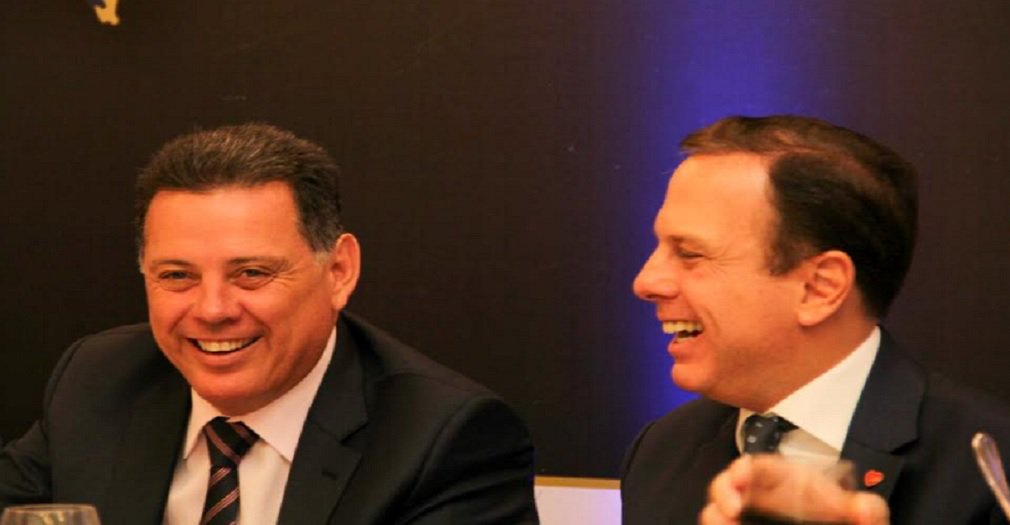 O prefeito de São Paulo, João Doria, afirmou na quinta-feira, em entrevista à imprensa, que apoia o nome do governador Marconi Perillo para a presidência nacional do PSDB; “Tem o meu apoio total. Eu já manifestei isso em São Paulo, e volto a reafirmar aqui. Eu tenho lado, e o meu lado chama-se Marconi Perillo”, declarou; as eleições para a Executiva Nacional do PSDB estão previstas para acontecer daqui a 40 dias; Doria esteve em Goiânia para receber título de cidadão goiano
