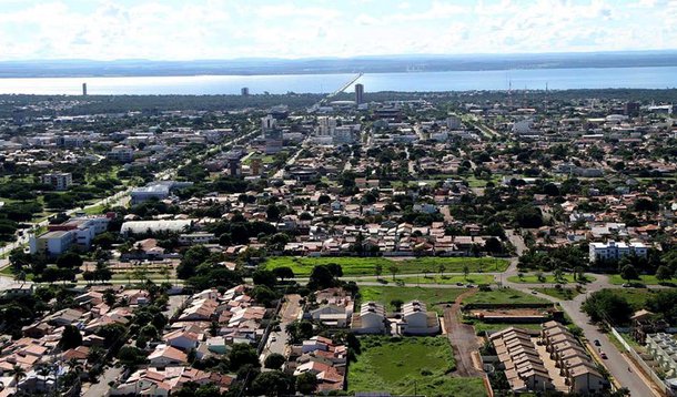 Dados da pesquisa Vigitel, divulgada nesta segunda-feira, 17, pelo Ministério da Saúde, mostram que quase um em cada cinco brasileiros está obeso; entre as capitais, Rio Branco (AC) foi a que registrou maior prevalência de excesso de peso, com índice de 60,6. Já Palmas registrou menor índice, 47,7; da mesma forma, Palmas foi a capital brasileira a registrar menor prevalência de diagnóstico médico de hipertensão (índice de 16,9), enquanto que o Rio de Janeiro (RJ) registrou a maior prevalência, com 31,7