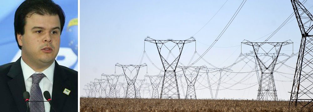 Governo quer fechar os últimos detalhes da modelagem de privatização da Eletrobras ainda neste mês, disse o ministro de Minas e Energia, Fernando Coelho Filho; expectativa é que todo o o processo possa ser concluído até o final do primeiro semestre de 2018; "Evidente que sabemos que o tempo é curto, que é um grande desafio... ainda agora no mês de setembro devemos divulgar a modelagem", disse; ministro admitiu que existem atualmente discussões sobre uma possível elevação das tarifas de energia ainda em 2017, para que o leilão de privatização das empresas não seja frustrado