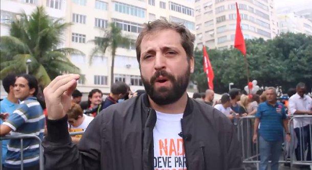 O ator e escritor Gregório Duvivier participou do ato pelas Diretas Já na tarde deste domingo, na praia da Copacabana; dezenas de milhares de pessoas lotaram as ruas do bairro para pedir eleições diretas para presidente e exigir a saída de Michel Temer; "A gente tem hoje no Brasil um presidente ilegítimo, um presidente impopular, um presidente criminoso. E esse Congresso não pode eleger outro presidente. No congresso, a maioria é investigada por crime de corrupção", disse Gregório