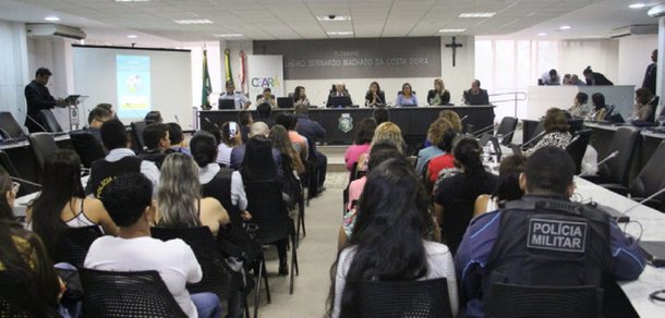 Para dar mais segurança a mulher, garantindo mais força e eficácia para as Medidas Protetivas, o Governo do Ceará lançou o Aplicativo de Monitoramento Intensivo, Guarnição e Acompanhamento a Vítimas da Violência - AMIGAVV. A utilização do sistema terá inicialmente um projeto piloto na área da Unidade Integrada de Segurança (Uniseg) I, localizada no território do Ceará Pacífico do Grande Vicente Pinzon, que abrange além do Vicente Pinzon, os bairros Mucuripe e Cais do Porto