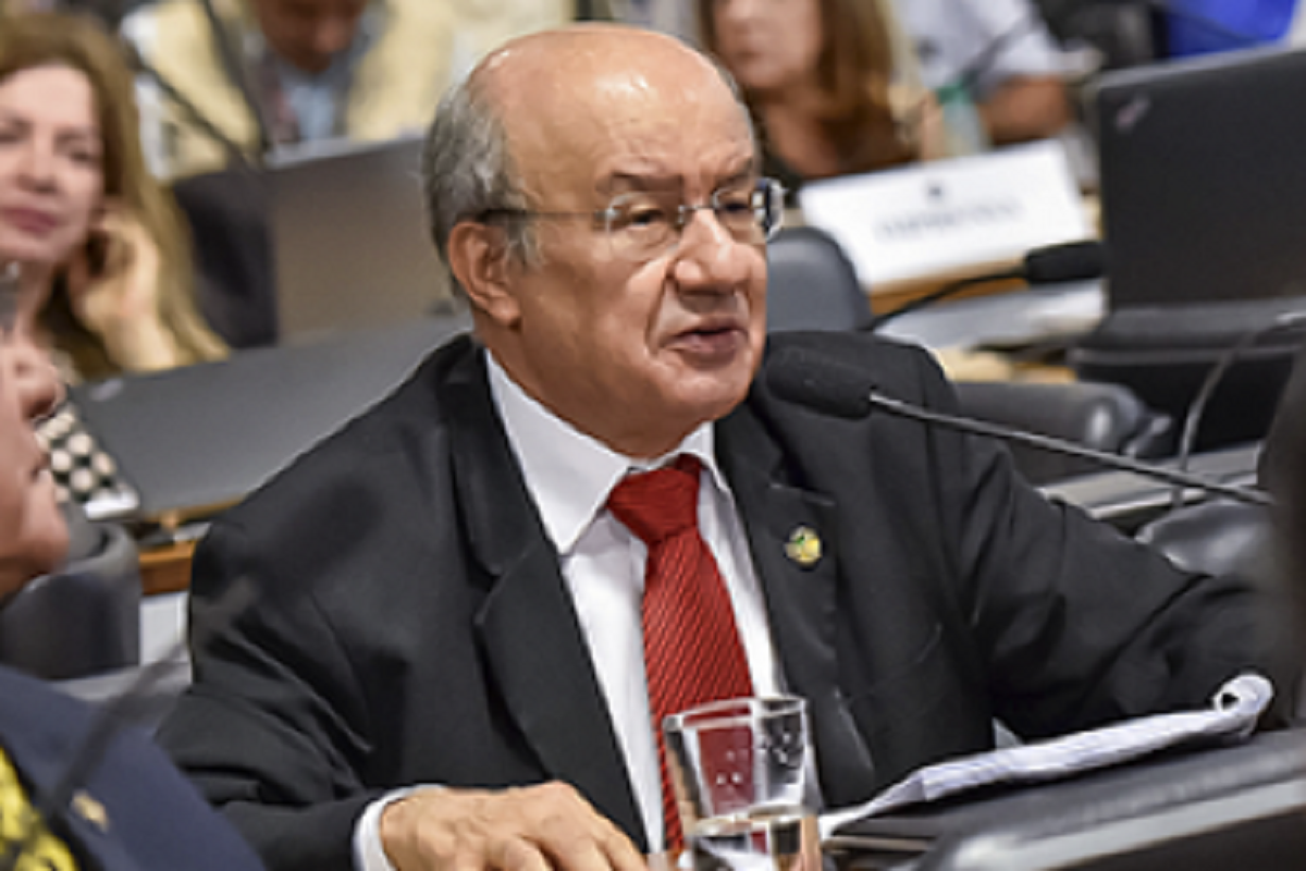 O senador José Pimentel (PT-CE) atribui à pressão popular a aprovação da PEC 67/2016, na Comissão de Constituição e Justiça do Senado Federal, por unanimidade, nesta quarta-feira (31/5). A PEC da Diretas assegura a realização de eleições diretas para presidente da República, em caso de vacância do cargo, se essa vacância ocorrer até um ano antes do final do mandato.  A proposta segue para apreciação no Plenário do Senado, onde será submetida a dois turnos de votação e precisará do “sim” de 49 parlamentares, para ser enviada à Câmara 