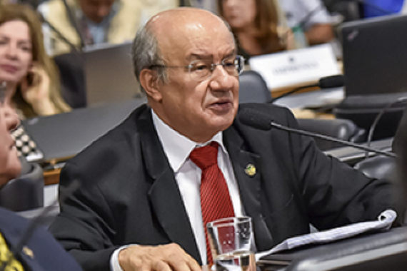 O senador José Pimentel (PT-CE) atribui à pressão popular a aprovação da PEC 67/2016, na Comissão de Constituição e Justiça do Senado Federal, por unanimidade, nesta quarta-feira (31/5). A PEC da Diretas assegura a realização de eleições diretas para presidente da República, em caso de vacância do cargo, se essa vacância ocorrer até um ano antes do final do mandato.  A proposta segue para apreciação no Plenário do Senado, onde será submetida a dois turnos de votação e precisará do “sim” de 49 parlamentares, para ser enviada à Câmara 