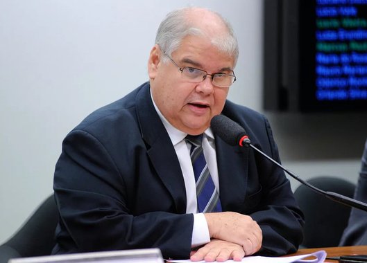 Presidente da Comissão Especial da Reforma Política na Câmara, o deputado Lúcio Vieira Lima (PMDB), irmão de Geddel, 'sumiu' dos corredores da Casa, desde que a Polícia Federal encontrou R$ 51 milhões num apartamento emprestado ao ex-ministro de Michel Temer; Lúcio marcou presença no plenário da Câmara pela última vez no dia 4 de setembro, um dia antes da operação policial que descobriu o 'bunker' da fortuna de Geddel em Salvador