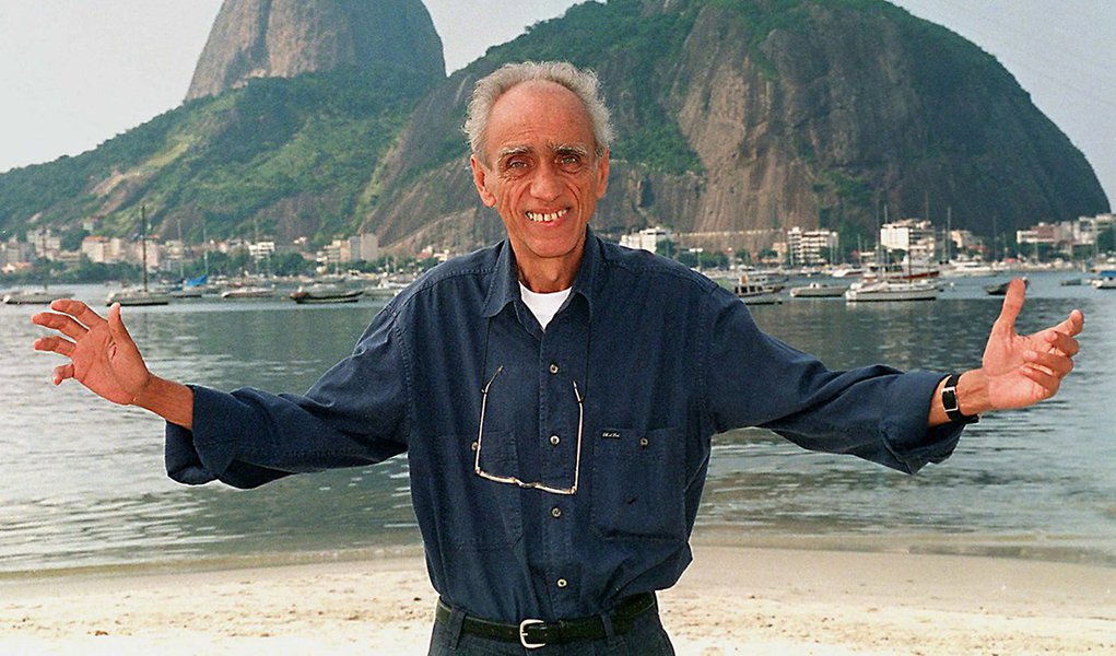 Sociólogo Herbert de Souza, que nos anos 1990 mobilizou o país pela ética na política e no combate à fome, à miséria e pela vida, tornando-se símbolo de engajamento social em prol da cidadania, será homenageado nesta quarta-feira, 9, pelo Coppe/UFRJ; em conjunto com o Comitê de Entidades no Combate à Fome e pela Vida (Coep), será lançado o evento "Celebrar Betinho"; evento, que contará com a participação do filósofo e teólogo Leonardo Boff, será realizado no dia em que a morte de Betinho completa 20 anos, no auditório da Coppe, na Cidade Universitária