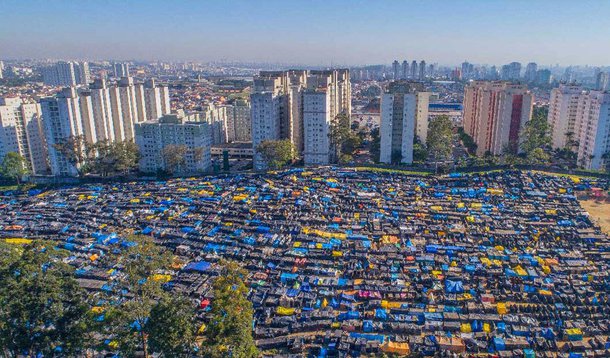 Movimento divulga site para criar rede de apoio e pede doação de alimentos; " Quem está hoje na ocupação é porque não tem outra alternativa para morar. Estão desempregadas, ou o aluguel toma grande parte do salario e não conseguem se sustentar"