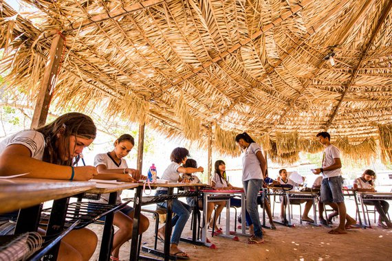 A Secretaria de Estado da Educação (Seduc) publicou edital do Processo Seletivo Simplificado (PSS) para a contratação de professores temporários para as escolas indígenas da rede pública estadual; 241 vagas foram disponibilizadas entre as 17 unidades escolares pertencentes às comunidades indígenas de Alagoas; são oferecidas vagas nas disciplinas de Português, Inglês, História, Arte, Química, além de professor auxiliar de sala de aula e dos anos iniciais