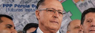 Informação publicada na coluna de Lauro Jardim aponta que o governador de São Paulo, Geraldo Alckmin, está contratando uma turma para aumentar a visibilidade do tucano nas mídias sociais; "A equipe será paga pelo partido", diz o texto; Alckmin foi citado na Operação Lava Jato. De acordo com o ex-executivo Carlos Armando Paschoal, foram feitos pagamentos a campanhas do tucano por meio de caixa dois, sendo que R$ 2 milhões foram entregues a um cunhado dele em 2010