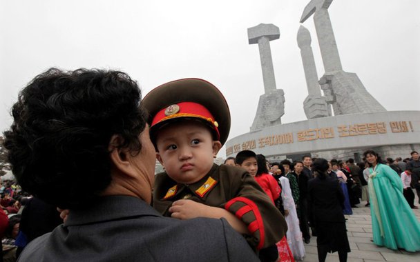 Coreia do Norte acusou os Estados Unidos de conduzirem a península coreana a "um nível extremo de explosão", e disse ser justificado responder com "contramedidas duras"; Han Tae Song, embaixador da Coreia do Norte na ONU, não se posicionou sobre o lançamento de um míssil balístico que atravessou o território do Japão, nesta terça-feira; "Agora que os Estados Unidos declararam abertamente sua intenção hostil contra a República Popular Democrática da Coreia, travando agressivos exercícios militares conjuntos apesar de repetidos avisos. Meu país tem toda razão em responder com duras contramedidas, como um exercício de seu direito de autodefesa", disse