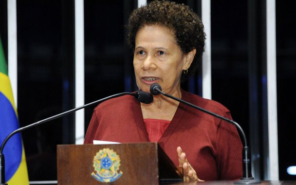 Para a senadora Regina Sousa (PT-PI), a proposta de reforma trabalhista em tramitação na Câmara "contém inúmeros ataques aos direitos do trabalhador"; para a parlamentar piauiense, as mulheres serão muito afetadas caso a redação atual do projeto seja aprovada - entre os problemas ela aponta o trabalho insalubre para gestantes e a regra de horário de amamentação fixo