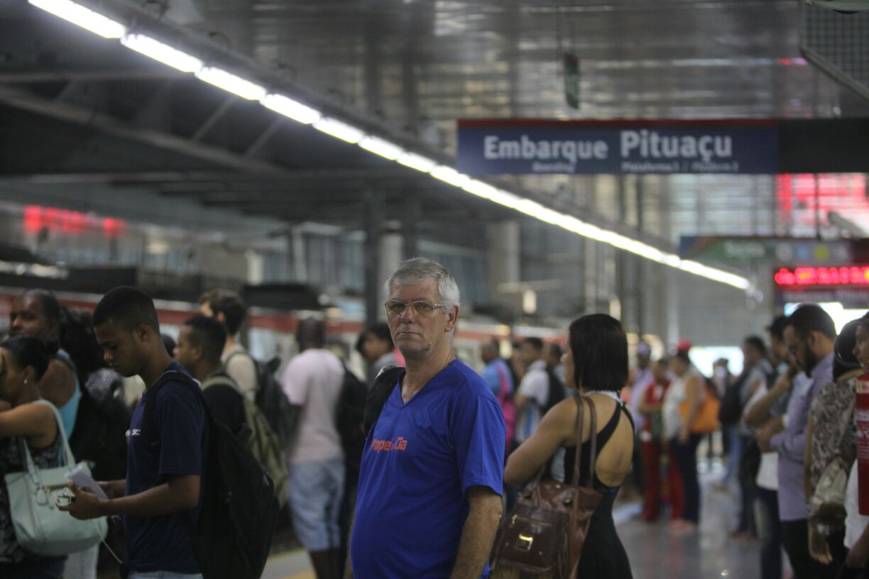 Quem estava acostumado a enfrentar congestionamentos na Avenida Paralela, em Salvador, já pode economizar tempo e dinheiro; com o início da operação comercial de quatro novas estações do metrô, nesta terça-feira, 180 mil passageiros devem circular diariamente por todos os pontos de parada, dobrando o número atual de pessoas que utilizam o modal; em operação desde 2014, mais de 32 milhões de passageiros já passaram pelo metrô, uma das maiores intervenções de mobilidade em execução no País; as novas estações - Pernambués, Imbuí, CAB e Pituaçu - integram a Linha 2