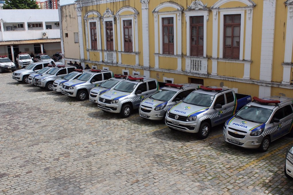 Polícia Militar do Estado de Sergipe iniciou o processo de renovação das viaturas pertencentes às unidades da capital e do interior; desde o ano passado, o comando da polícia estabeleceu pauta voltada para os investimentos na área humana, como por exemplo, a participação fundamental nas negociações que levaram à aprovação da Lei de Subsídio, e recentemente, da Lei referente à Progressão por Tempo de Serviço