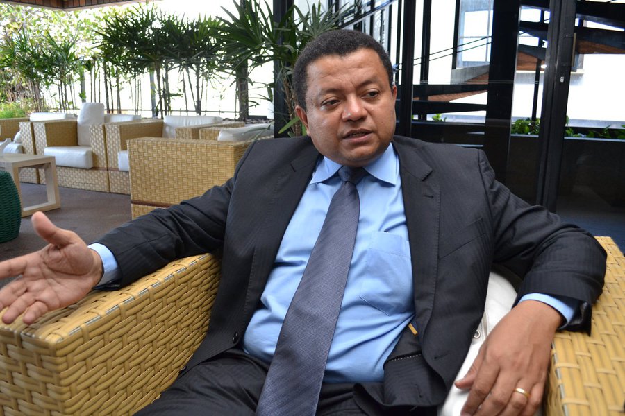 O ex-juiz Marlon Reis – agora advogado da REDE, recebeu ofício solicitando encaminhamento de um processo no Supremo Tribunal Federal pedindo o fim da aposentadoria vitalícia dos ex-governadores do Maranhão; valor mensal da aposentadoria é de cerca de R$ 30 mil, no total são gastos a cada 30 dias R$ 365.653,52 com pagamentos para 6 ex-governantes e 6 dependentes que recebem esse benefício, casos, por exemplo, de Roseana Sarney, José Sarney e Edson Lobão (Foto: Voney Malta) O ex-juiz Marlon Reis – agora advogado da REDE, recebeu ofício solicitando encaminhamento de um processo no Supremo Tribunal Federal pedindo o fim da aposentadoria vitalícia dos ex-governadores do Maranhão; valor mensal da aposentadoria é de cerca de R$ 30 mil, no total são gastos a cada 30 dias R$ 365.653,52 com pagamentos para 6 ex-governantes e 6 dependentes que recebem esse benefício, casos, por exemplo, de Roseana Sarney, José Sarney e Edson Lobão
