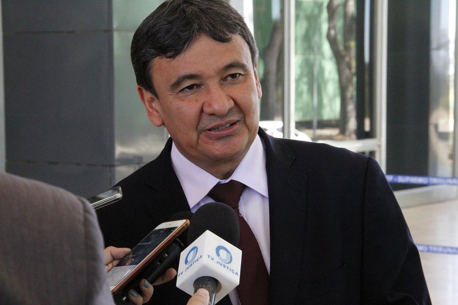 O governador Wellington Dias participou,  de audiência no STF em Brasília, com o governador da Bahia, Rui Costa, e a presidente da Corte, ministra Cármem Lúcia; ambos trataram de pautas como o Salário-Educação e reajuste dos depósitos judiciais; "Aqui discutimos sobre a ação direta de constitucionalidade em relação à fórmula de aplicação do Salário-Educação. Com isso, temos uma expectativa de corrigir uma injustiça de longa data e fazer com que todos os recursos da educação sejam partilhados com estados e municípios pela regra do número de alunos", destacou o governador do Piauí