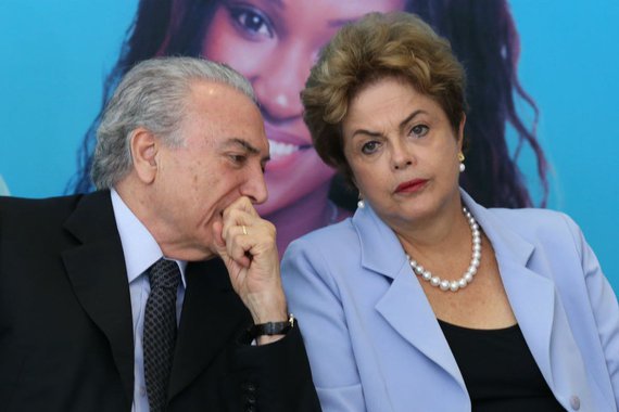 Em editorial publicado neste domingo, a Folha de S. Paulo sustenta que, ao contrário do que defende Michel Temer, a chapa Dilma-Temer não pode ser dividida; "Dilma e Temer foram eleitos, afinal, com os mesmos votos - que as verbas amealhadas contribuíram para multiplicar", diz o texto; "O vice beneficiou-se, tanto quanto a candidata a presidente, da vitória eleitoral; e é esta que, no plano jurídico, sofre contestação"