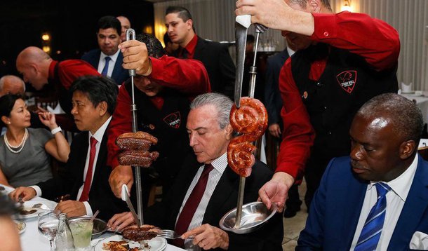 Jornalista Fernando Brito destaca que há "um prejuízo aí da ordem de US$ 50 milhões, para começar", no anúncio da Coreia do Sul de suspensão de importação do frango da BRF; "Bem mais caro que a conta da churrascaria do Michel Temer. Mas como estamos acometidos do vírus do policialismus escandallus vamos pagar bem caro", afirma