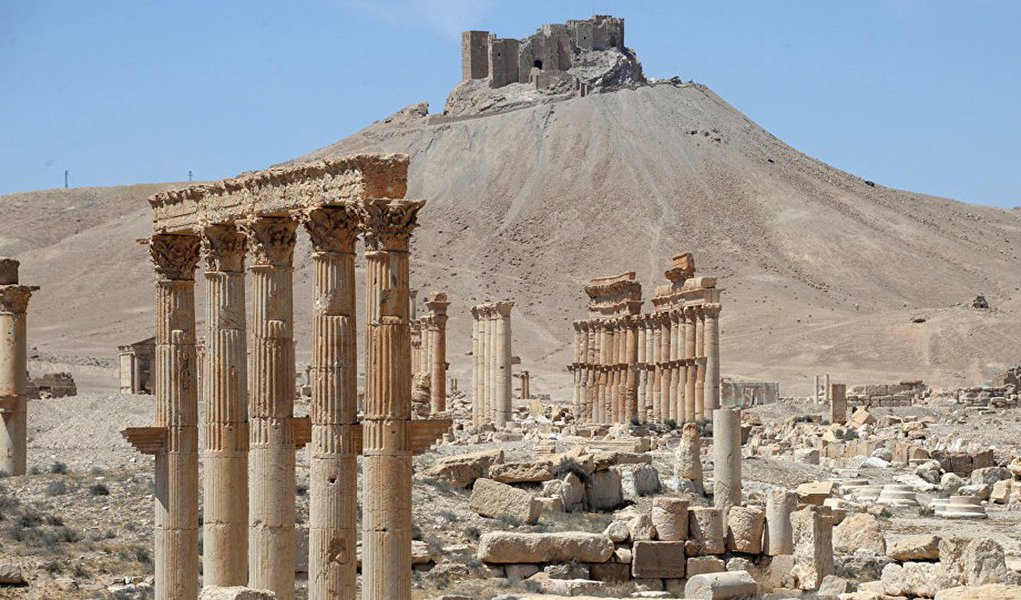 O embaixador de Israel na Rússia, Gary Koren, foi chamado ao Ministério das Relações Exteriores russo devido aos ataques aéreos da Força Aérea israelense contra pontos do exército sírio perto de Palmira, informa o vice-ministro da chancelaria russa, Mikhail Bogdanov