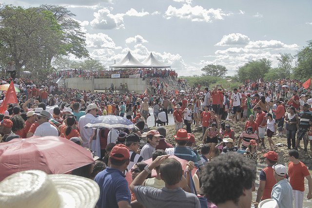 Talvez se tivesse citado Lula e Dilma como também responsáveis – os principais - pela obra de transposição do Rio São Francisco, o presidente Michel Temer teria evitado criar um palco tão imenso e positivo para os dois ex-presidentes