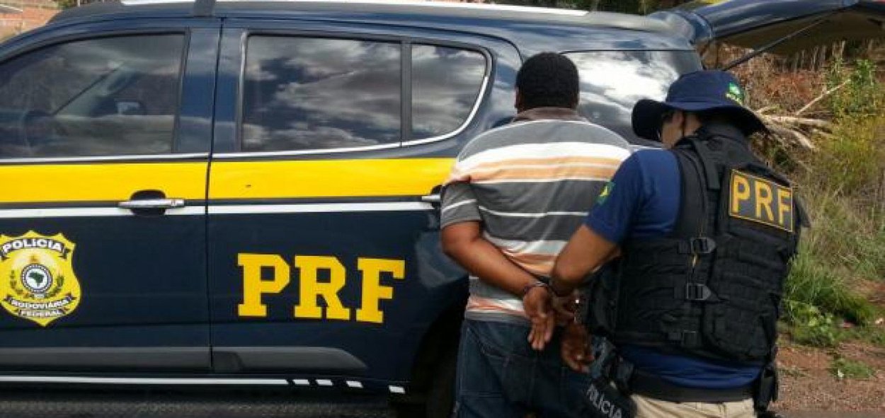O feriadão prolongado deixou, segundo dados divulgados pela Polícia Rodoviária Federal (PRF), 18 pessoas feridas e três mortas em 19 acidentes nas rodovias federais que contam o Piauí; os acidentes com mortes foram registrados em Teresina, Parnaíba e Dom Expedito Lopes; os policiais conseguiram recuperar três veículos roubados e oito pessoas foram presas
O feriadão prolongado deixou, segundo dados divulgados pela  Polícia Rodoviária Federal (PRF), 18 pessoas feridas e três mortas em 19 acidentes nas rodovias federais que contam o Piauí; os acidentes com mortes foram registrados em Teresina, Parnaíba e Dom Expedito Lopes; os policiais conseguiram recuperar três veículos roubados e oito pessoas foram presas