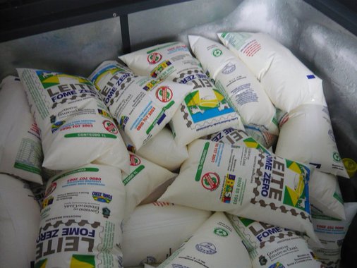 A Polícia Civil de Alagoas prendeu um empresário com mais de 50 litros de leite oriundos de um programa federal, onde o produto deveria ser distribuído com famílias de baixa renda; operação foi realizada em Arapiraca, no Agreste, a segunda maior cidade do Estado 
