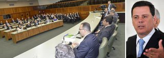 Está em tramitação na Assembleia Legislativa (Alego) uma pEC encaminhado pela Governadoria do Estado, para alterar o parágrafo 1º do art. 107 da Constituição Estadual; de acordo com o governo, a proposta visa qualificar a distribuição dos 25% da arrecadação estadual do ICMS aos municípios por determinação da Constituição Federal; o governador Marconi Perillo afirmou que a proposta vai incluir na Constituição Estadual critérios que fomentem a melhoria de seus indicadores sociais, bem como adotar inovação, ao garantir um mínimo per capita, na busca de melhor repartição de recursos e correção de desigualdades