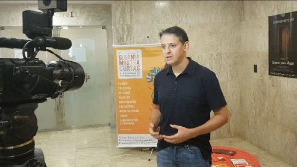 O deputado federal Thiago Peixoto (PSD-GO) quer que o cinema e o todo o setor de audiovisual de Goiás e do Centro-Oeste tenham condições de ganhar ainda mais relevância nacional e internacional. Falando a produtores no Goiânia Mostra Curtas neste sábado (7), o presidente da Comissão de Cultura da Câmara dos Deputados garantiu que vai trabalhar neste sentido; ele destacou que ainda este ano será realizado um seminário na capital goiana para tratar sobre o tema