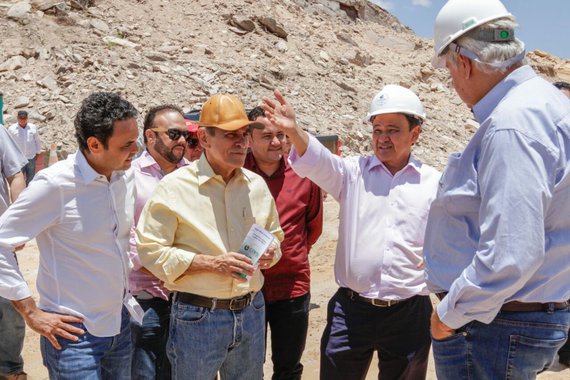 O governador Wellington Dias participou de visita técnica ao Complexo Eólico Lagoa do Barro; o empreendimento é uma inciativa pioneira da Atlantic, que tem como parceira a líder global em energias renováveis, Acciona. O Complexo Eólico Lagoa do Barro será composto por oito parques eólicos que terão 195 megawatt de capacidade, distribuídos em 65 aerogeradores, cada um com 120 metros e 3 megawatt de potência; na primeira etapa do projeto, o investimento chegará a US$ 1,2 bilhão; "A geração de energia é uma necessidade para o desenvolvimento. Você não vai encontrar nenhum lugar do mundo que conseguiu se desenvolver sem que tivesse solução para energia"