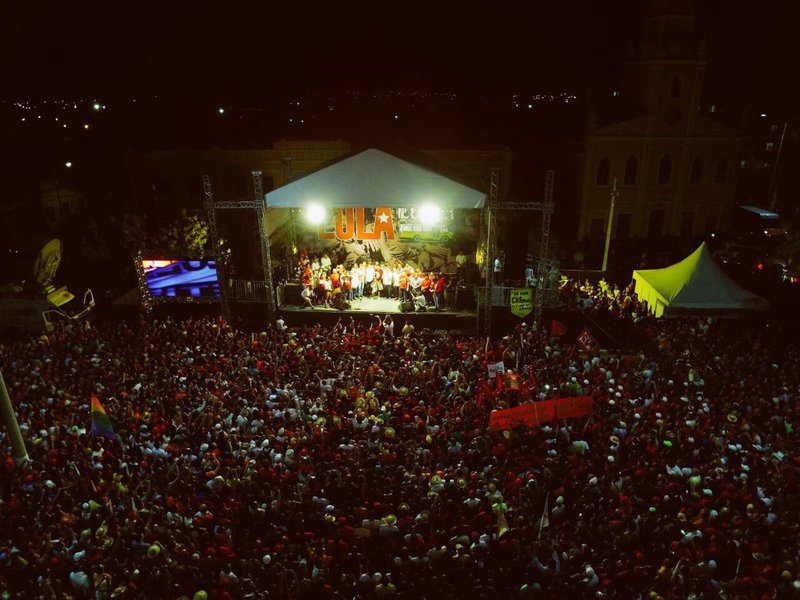 A passagem da caravana do ex-presidente Lula pelo Ceará mostrou a reconhecimento da população ao legado do ex-presidente e que Lula é muito maior que o PT e as esquerdas. Essa é a avaliação do presidente do PT Ceará, Fco. de Assis Diniz, que retornou à Fortaleza após acompanhar todo o percurso feito por Lula, no estado, iniciado em Quixeré, na Chapada do Apodi, passando pelo Sertão Central, Centro Sul e finalizado no Crato, na região do Cariri