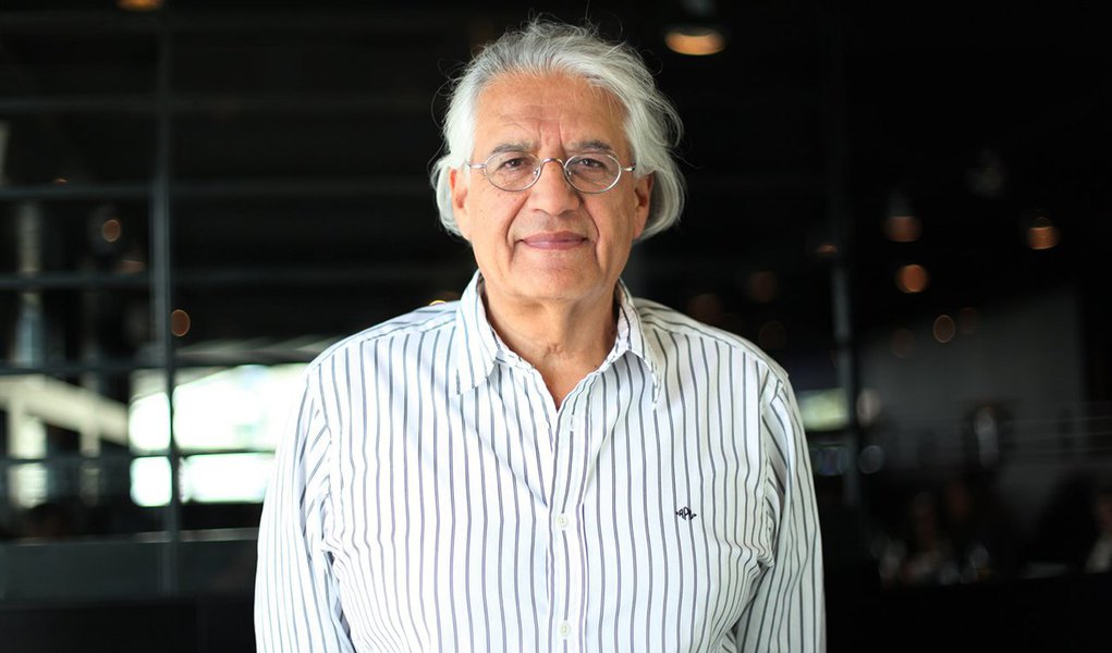 Cineasta chileno Patricio Guzmán explica como o fim da memória sobre a ditadura influencia nas políticas atuais