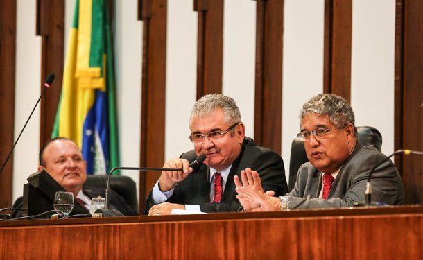 Promessa de polêmica e de dor de cabeça para o governador Rui Costa, a CPI que a oposição propôs para investigar as circunstâncias que levaram à interdição definitiva do Centro de Convenções da Bahia não vingou na Assembleia Legislativa (ALBA); o presidente da Casa, deputado Ângelo Coronel (PSD), arquivou nesta terça-feira a proposição; o comandante do Legislativo tomou a decisão diante da falta de acordo entre governo e minoria para definir presidente e relator do colegiado; a oposição promete entrar com recurso contra o arquivamento da CPI