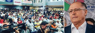 Servidores públicos paulistas se mobilizam e fazem protesto na Assembleia Legislativa do Estado de São Paulo nesta terça-feira (17) contra o projeto de lei do governador Geraldo Alckmin (PSDB) que quer congelar investimentos públicos; pela proposta, o governo paulista só poderá aumentar os investimentos de acordo com a inflação do ano anterior; para as centrais sindicais e parlamentares, a iniciativa é similar à adotada pelo governo Temer com a PEC do Teto, que congelou os investimentos públicos por 20 anos